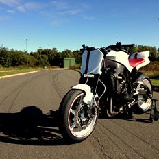 Yamaha YZF-R6 Streetfighter
