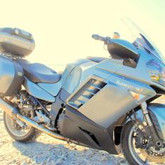 Kawasaki 1400 gtr