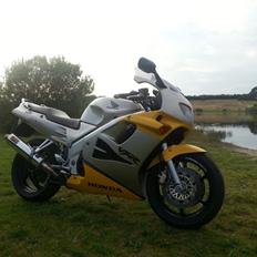 Honda VFR 750 (RC36)
