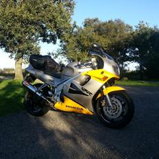 Honda VFR 750 (RC36)