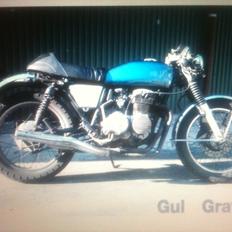 Honda CB400 Four Bobber