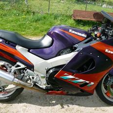 Kawasaki zzr 1100 d model