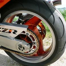 Kawasaki zzr 1100 d model