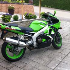 Kawasaki ZX6R