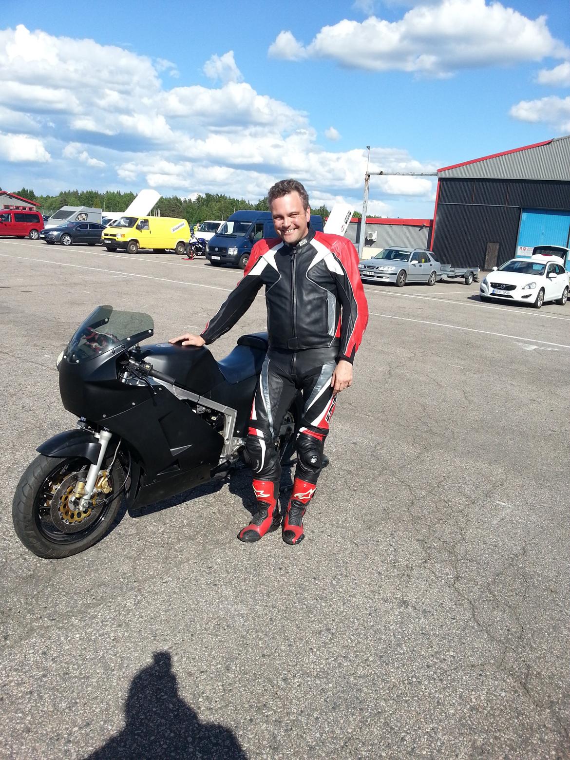 Suzuki RG 500 Gamma - Jolly og en stolt far på Anderstorp. billede 8