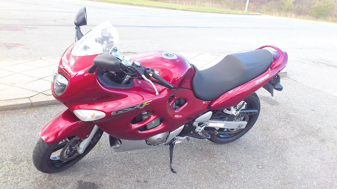 Suzuki GSX 750 F (solgt) billede 3