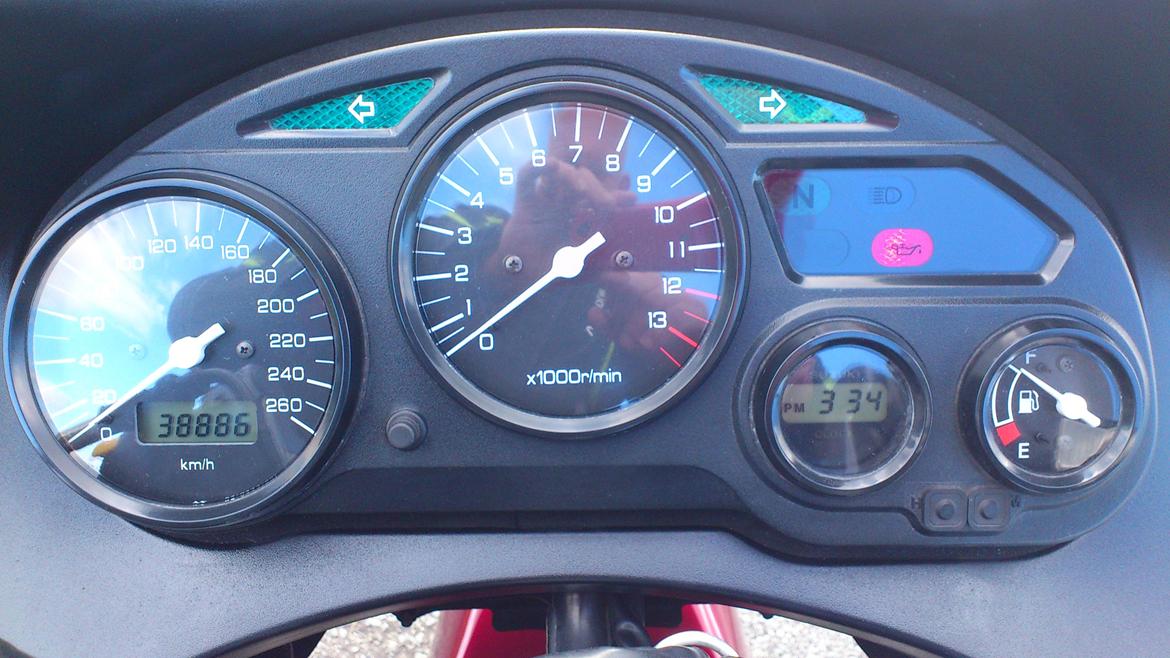 Suzuki GSX 750 F (solgt) billede 5