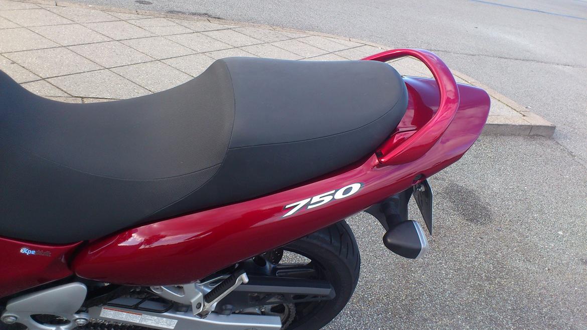 Suzuki GSX 750 F (solgt) billede 8