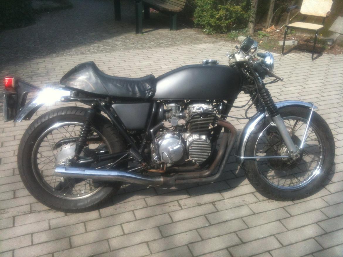 Honda CB400 Four Bobber - Lidt maling hjalp, men hun skal have den store tur! billede 2