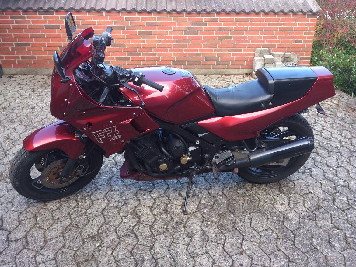 Yamaha FZ750 billede 1