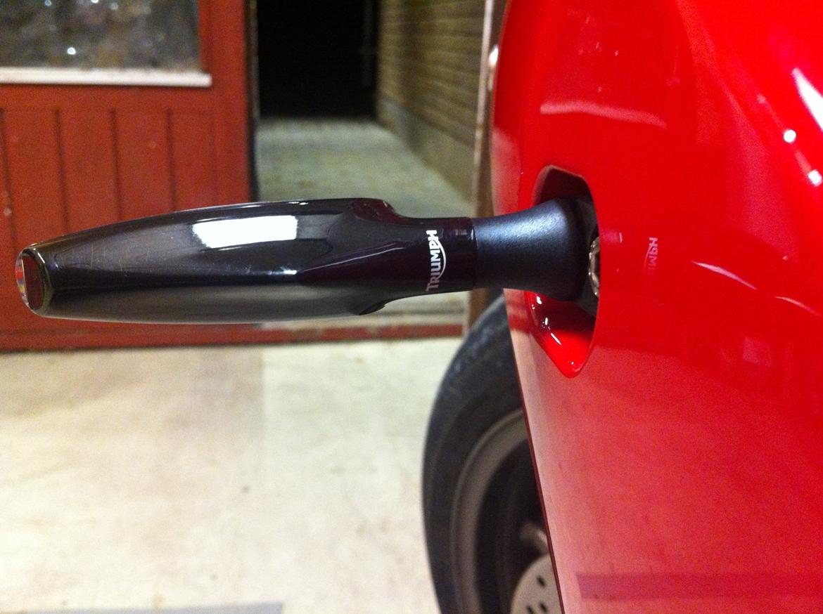 Triumph Daytona 675 ( SOLGT ) billede 8