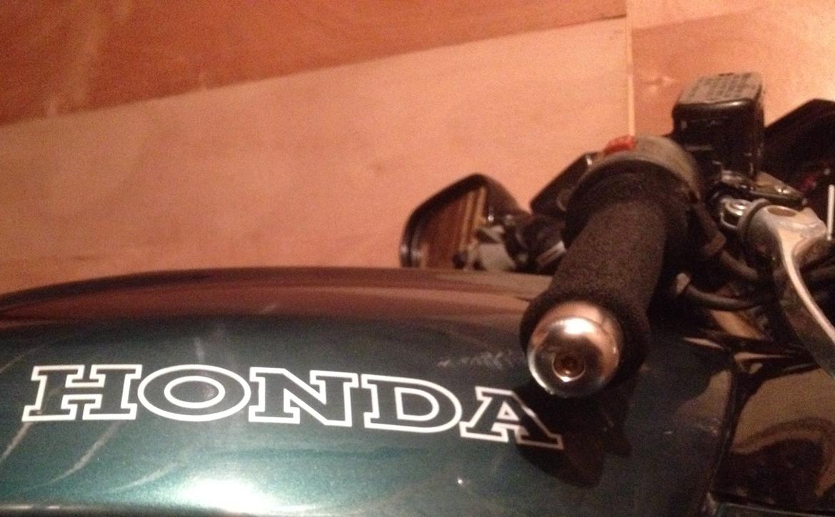 Honda CBR 1000 F Super Sport - Lak trænger til en mindre opfriskning billede 3