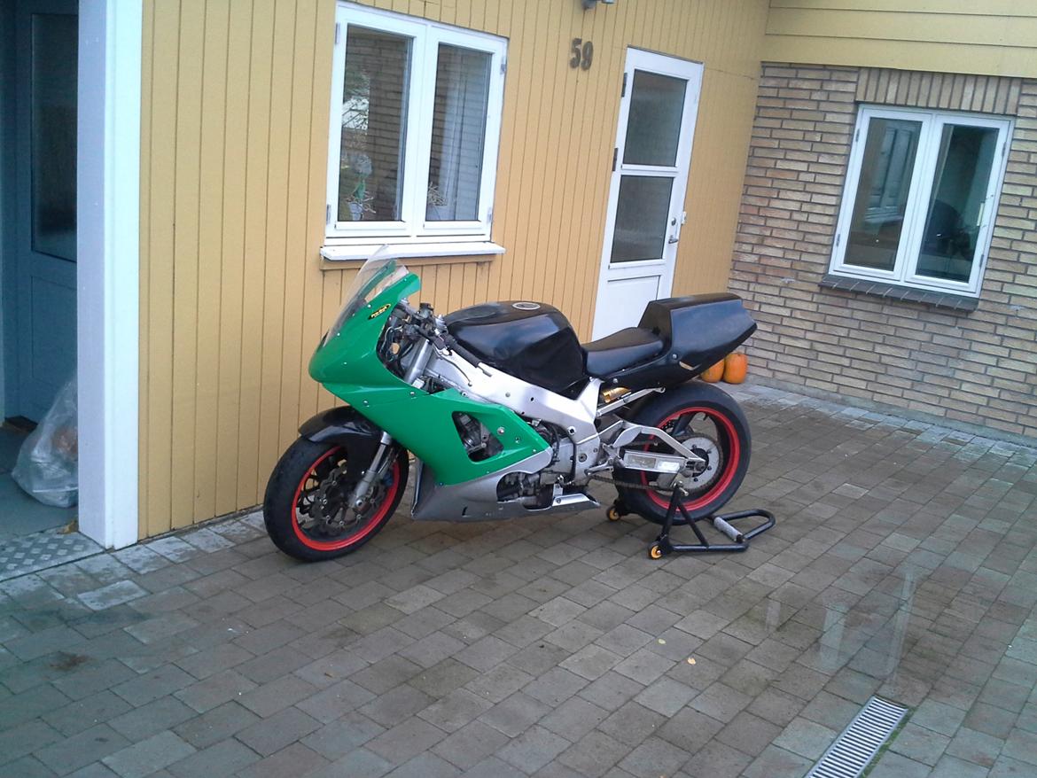 Yamaha yzf 750 r billede 1