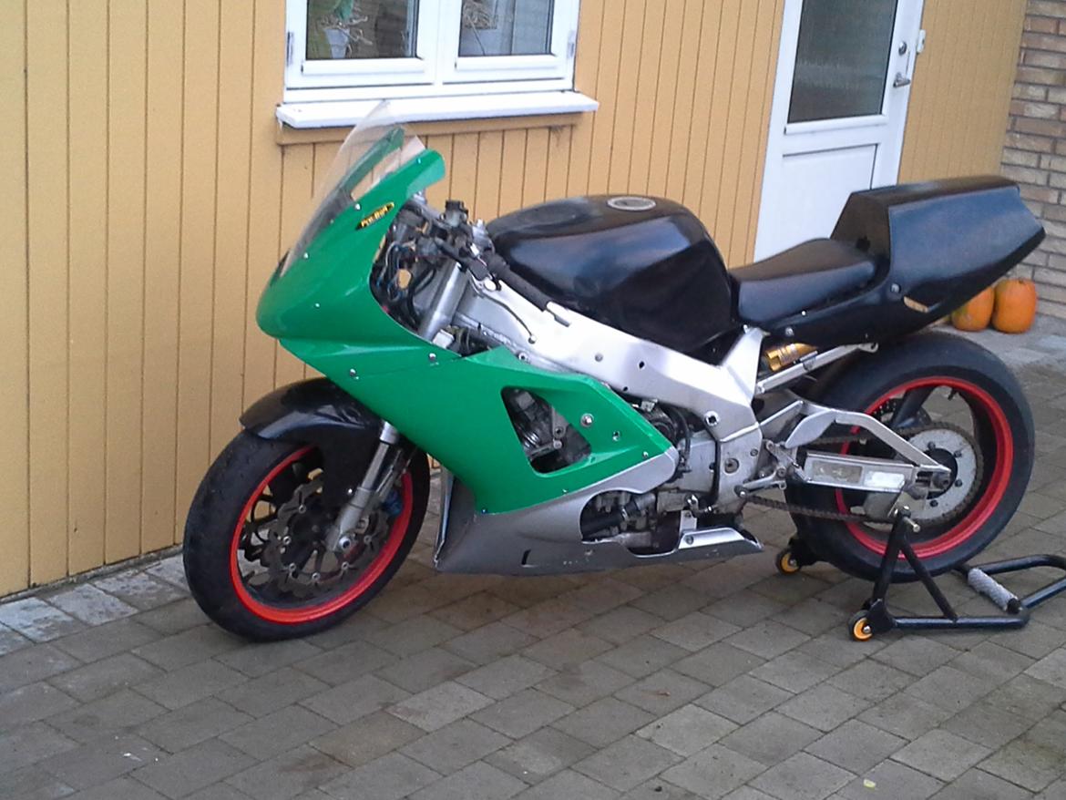 Yamaha yzf 750 r billede 2