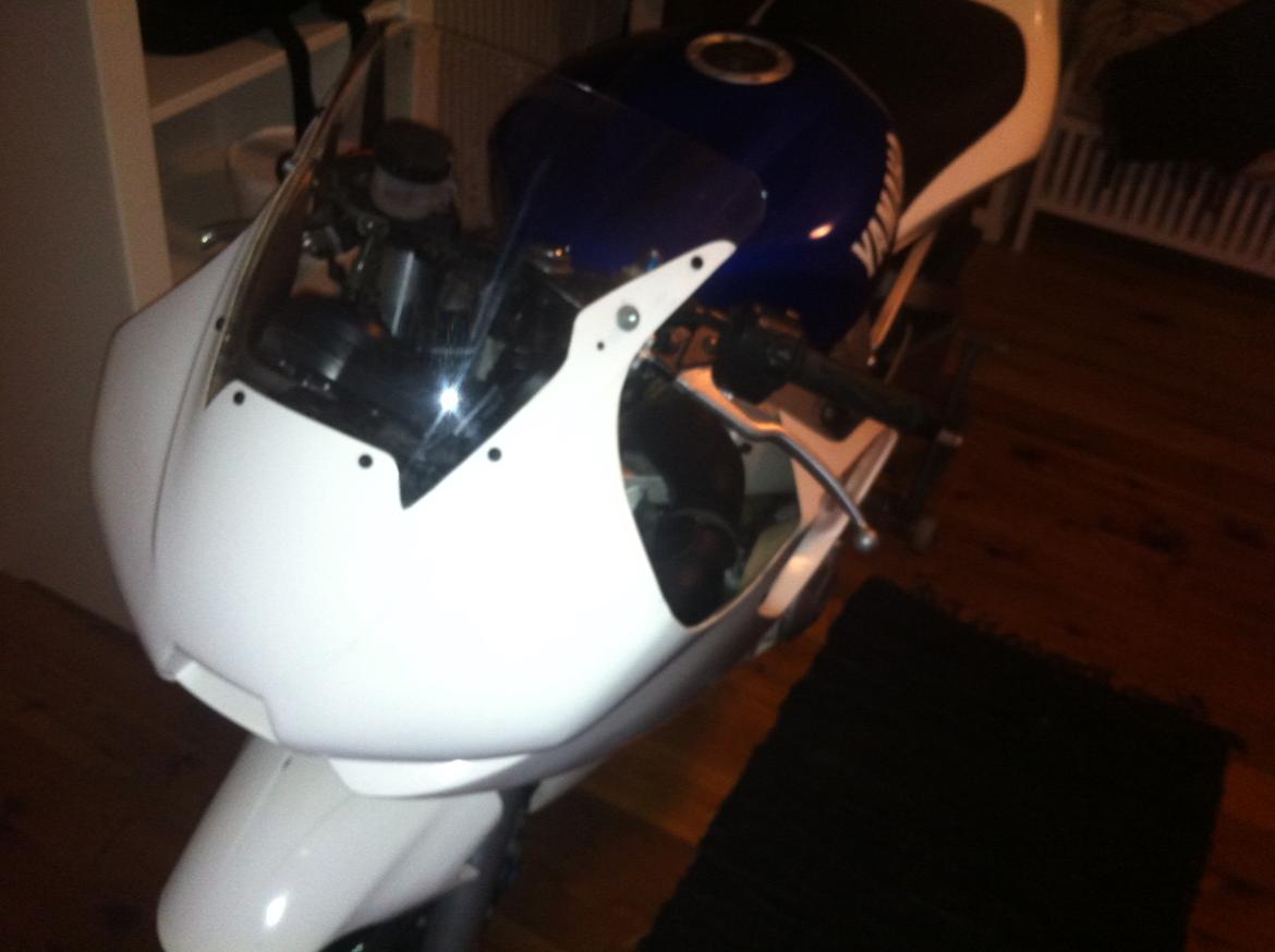 Yamaha YZF R6 - Lige et par billeder i mens den er ved at blive vakse af for møg. billede 5