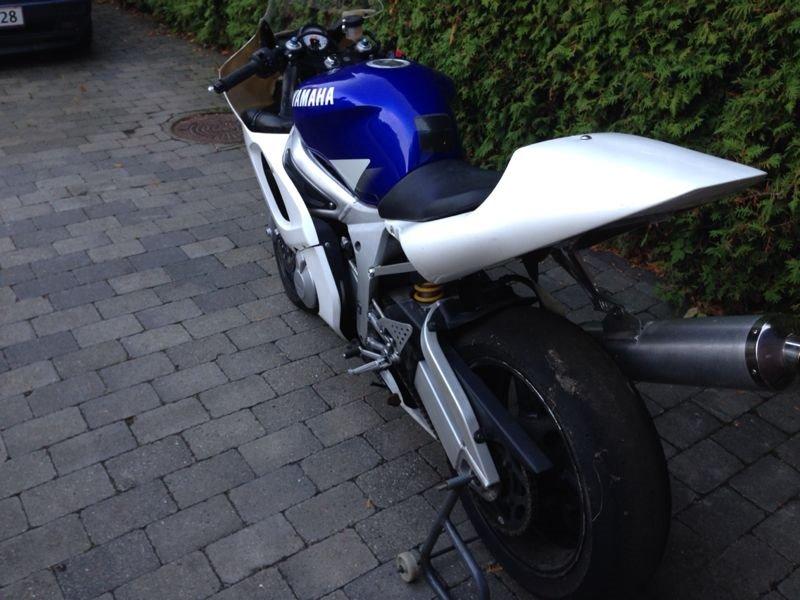 Yamaha YZF R6 - Ude på terrassen billede 2