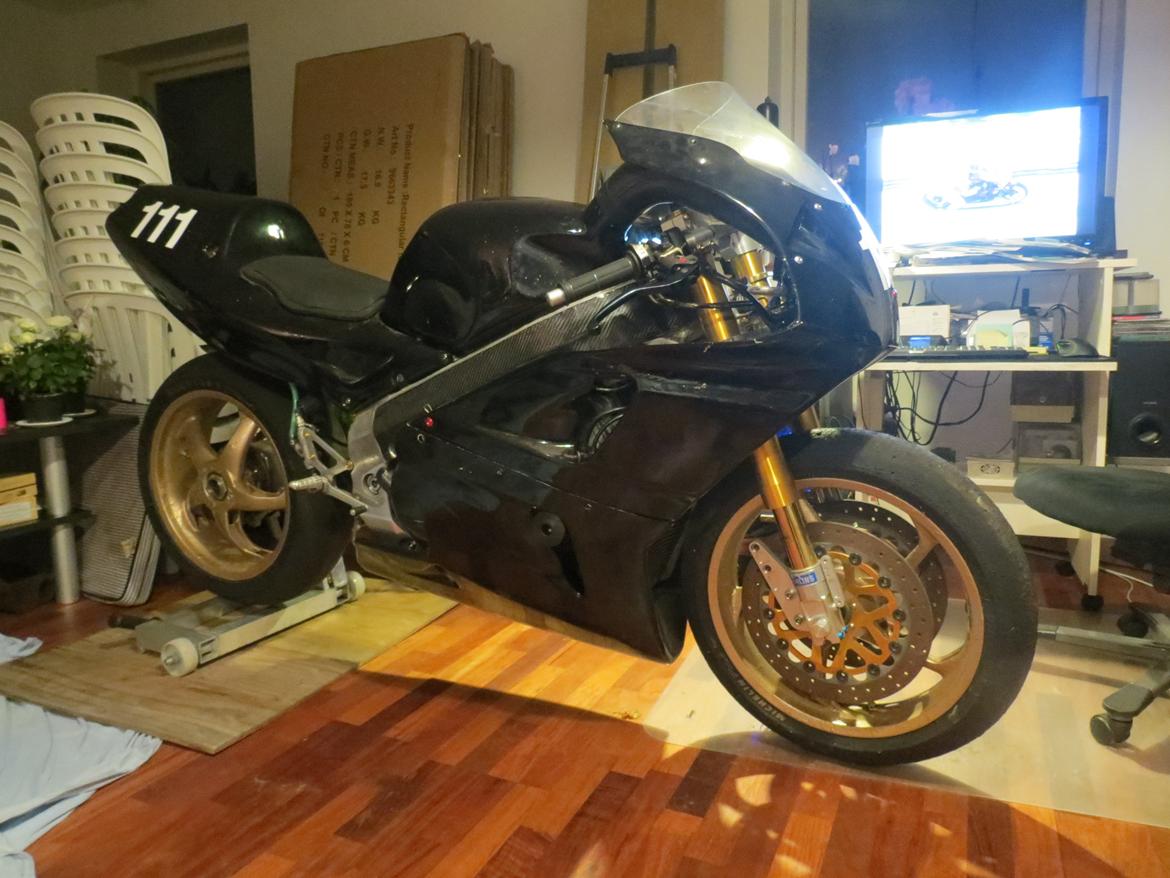 Honda RVF750RR RC45 - Her er den som den står inden jeg begynder restaureringen af den billede 3