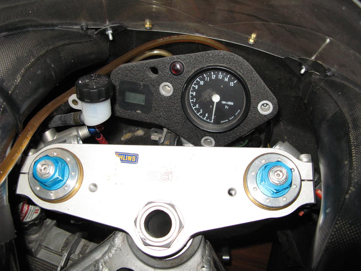 Honda RVF750RR RC45 - ISR gaffelbro, både øvre og nedre og HRC instrumenteringen  billede 5