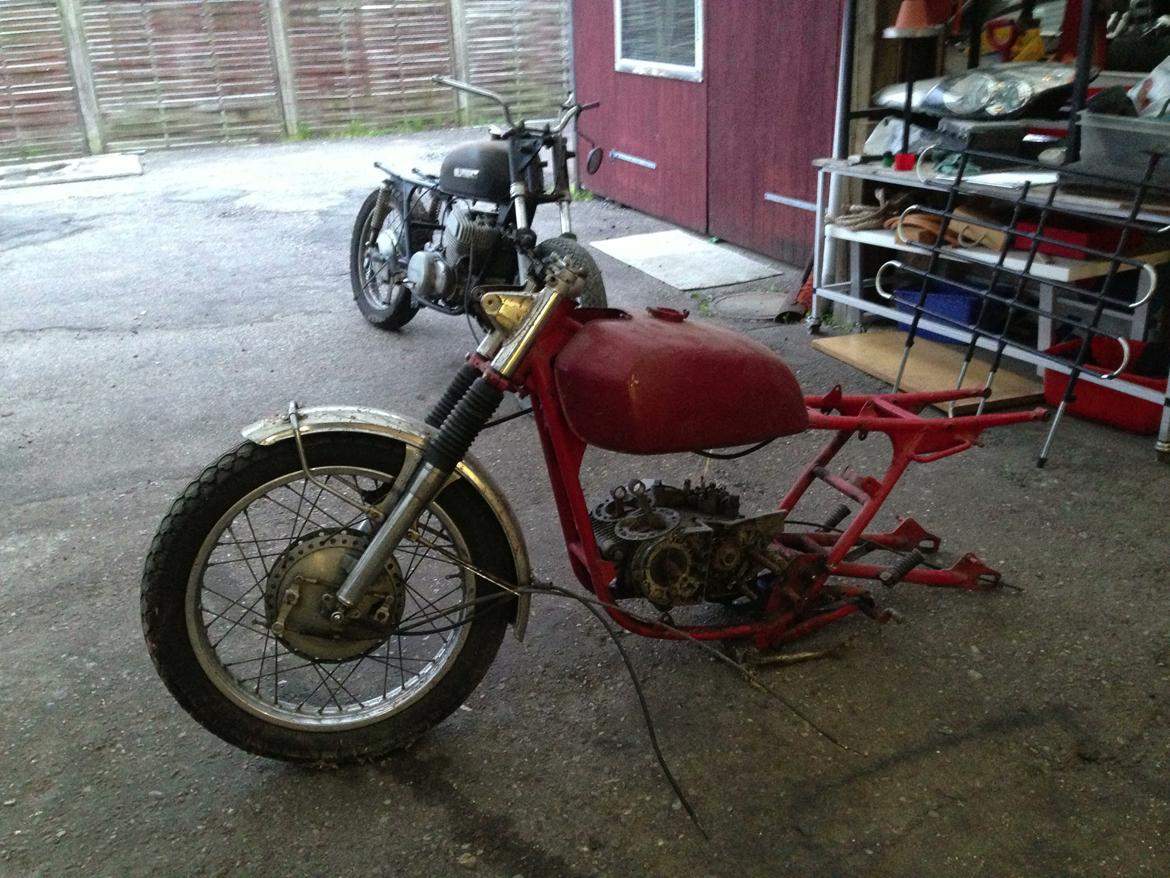 Suzuki GT 500  "SMOKER" billede 2