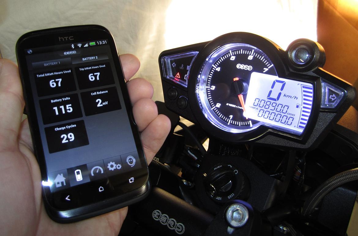 Universal Zero S ZF11.4 - EL motorcykel - bruger ca. 30 charge cycles pr. 1000 km.
Batteriet skulle være god for 2500 stk. cycles, så det må give 83000 km. i levetid, det er jo så 83 år hvis jeg kører 1000 km. pr. år.
Men jeg kører nok ikke rund på Zero som 117 årig billede 23