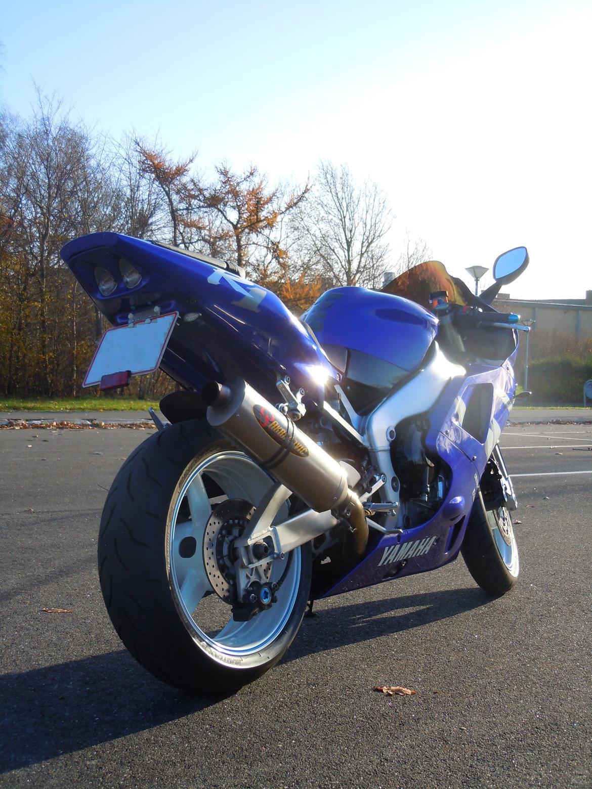 Yamaha R1 billede 8