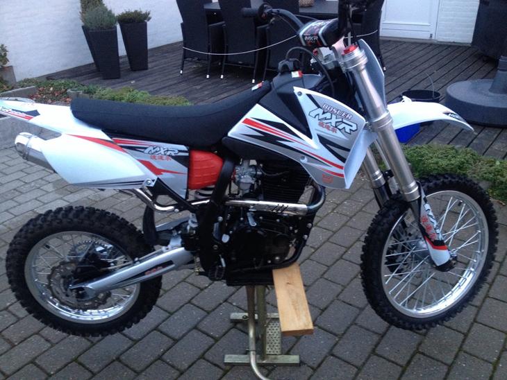 {{currentPhoto.altText}} billede {{currentPhoto.number}}