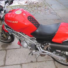 Ducati Monster 900 / SOLGT
