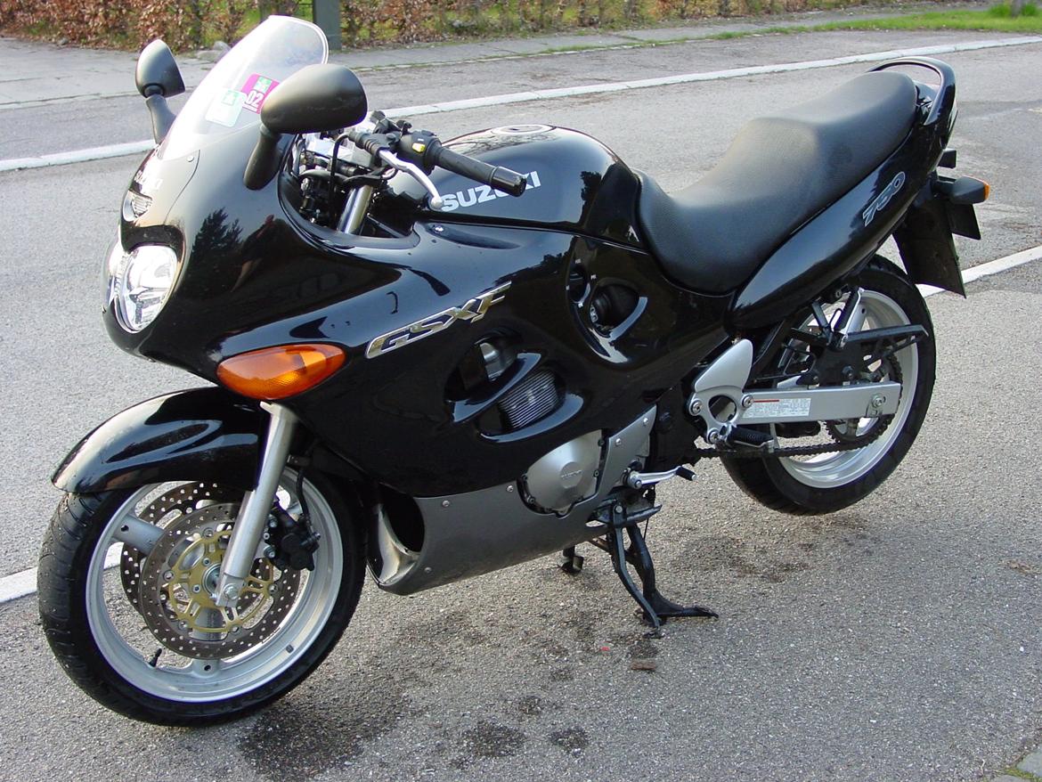 Suzuki GSX750F - Klargjort til salg med godt 30.000 km på klokken, maj 2006. billede 1