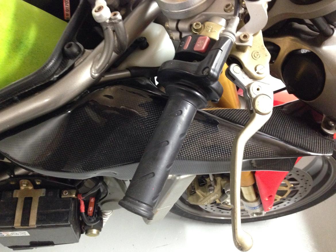 Ducati 748R - Carbon airvents billede 4