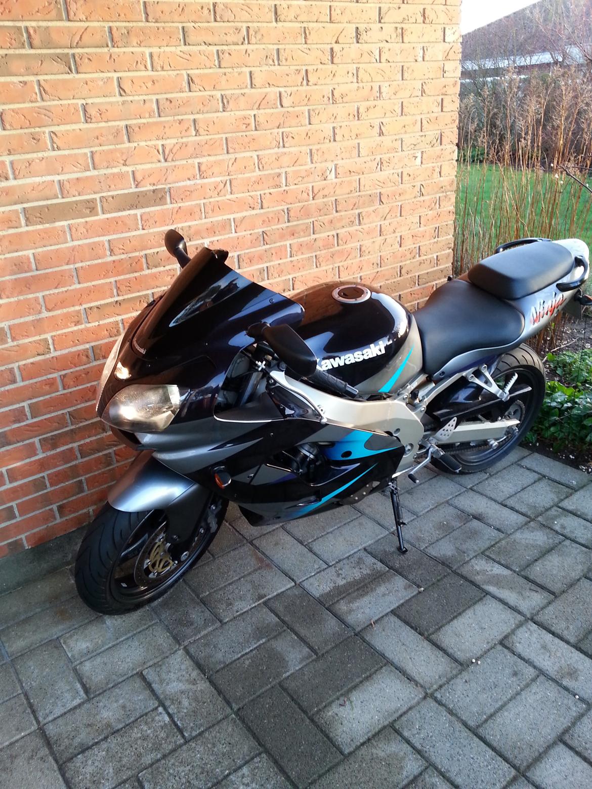 Kawasaki ZX9R billede 1