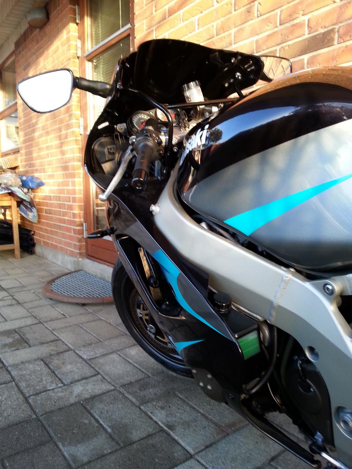 Kawasaki ZX9R billede 3