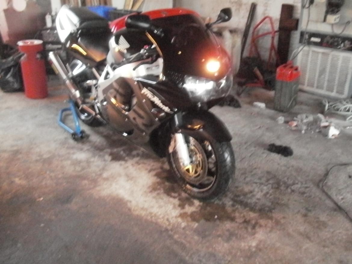 Honda CBR 900RR FIREBLADE - staldet op for vinteren 2013/3014.. billede 15