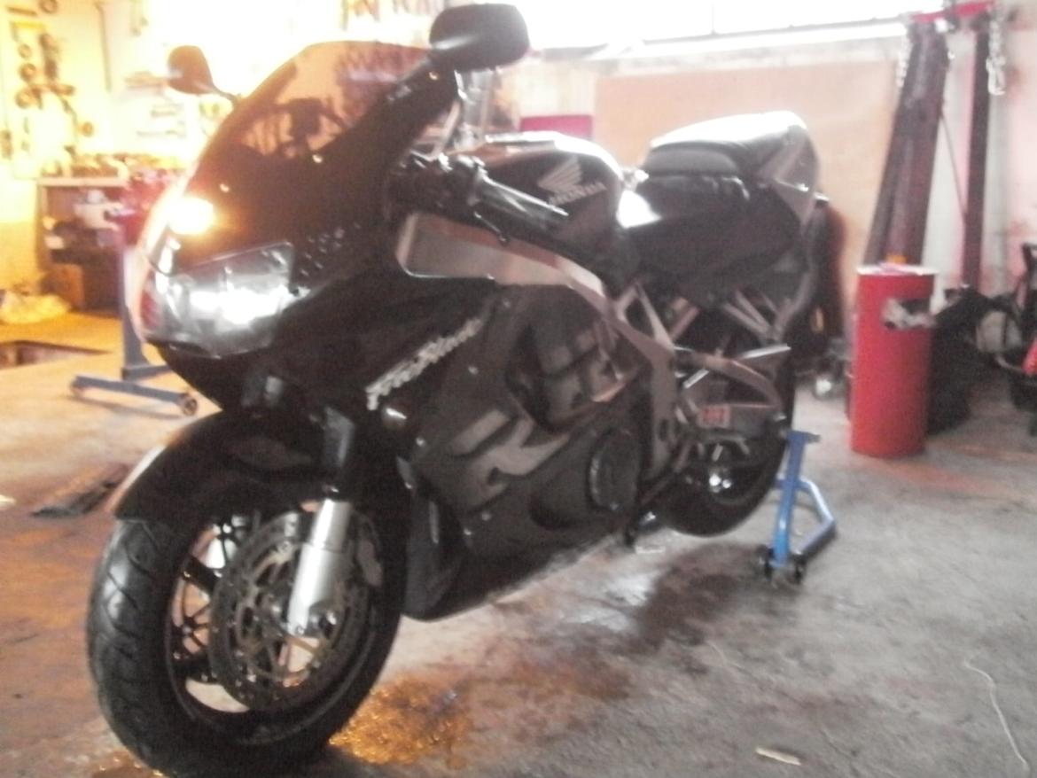 Honda CBR 900RR FIREBLADE billede 16