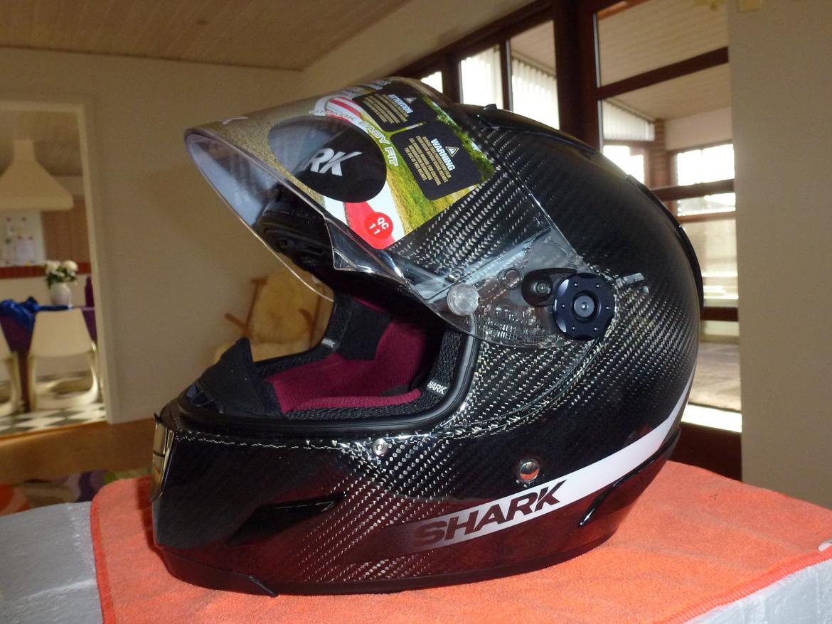 Kawasaki Z750 - Julegaven til mig selv. Den nye Shark Race-R Pro Carbon. Nu har jeg kørt med den i et par måneder. Den er simpelthen fantastisk :)  billede 19