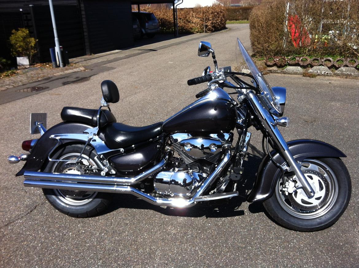 Suzuki Intruder Vl 1500.  SOLGT - Lige samlet efter omlak. billede 1