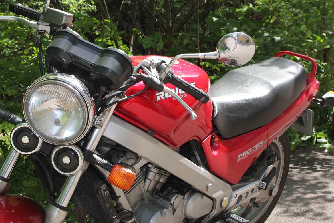 Honda NTV 650 billede 2