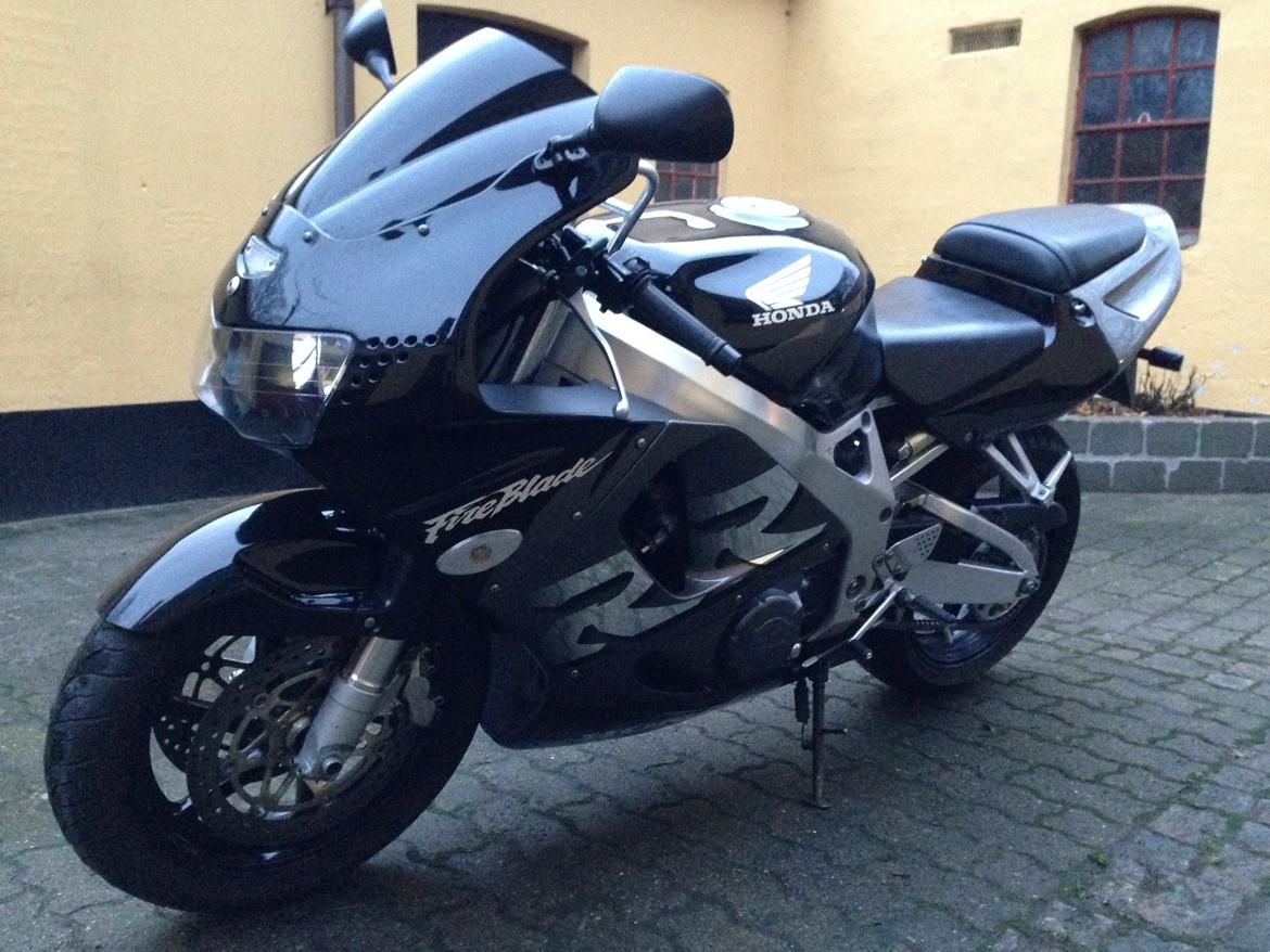 Honda CBR 900 RR Fireblade billede 2