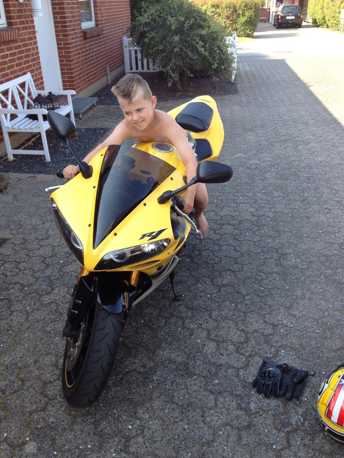 Yamaha YZF R1 Anniversary Edition "SOLGT" billede 11