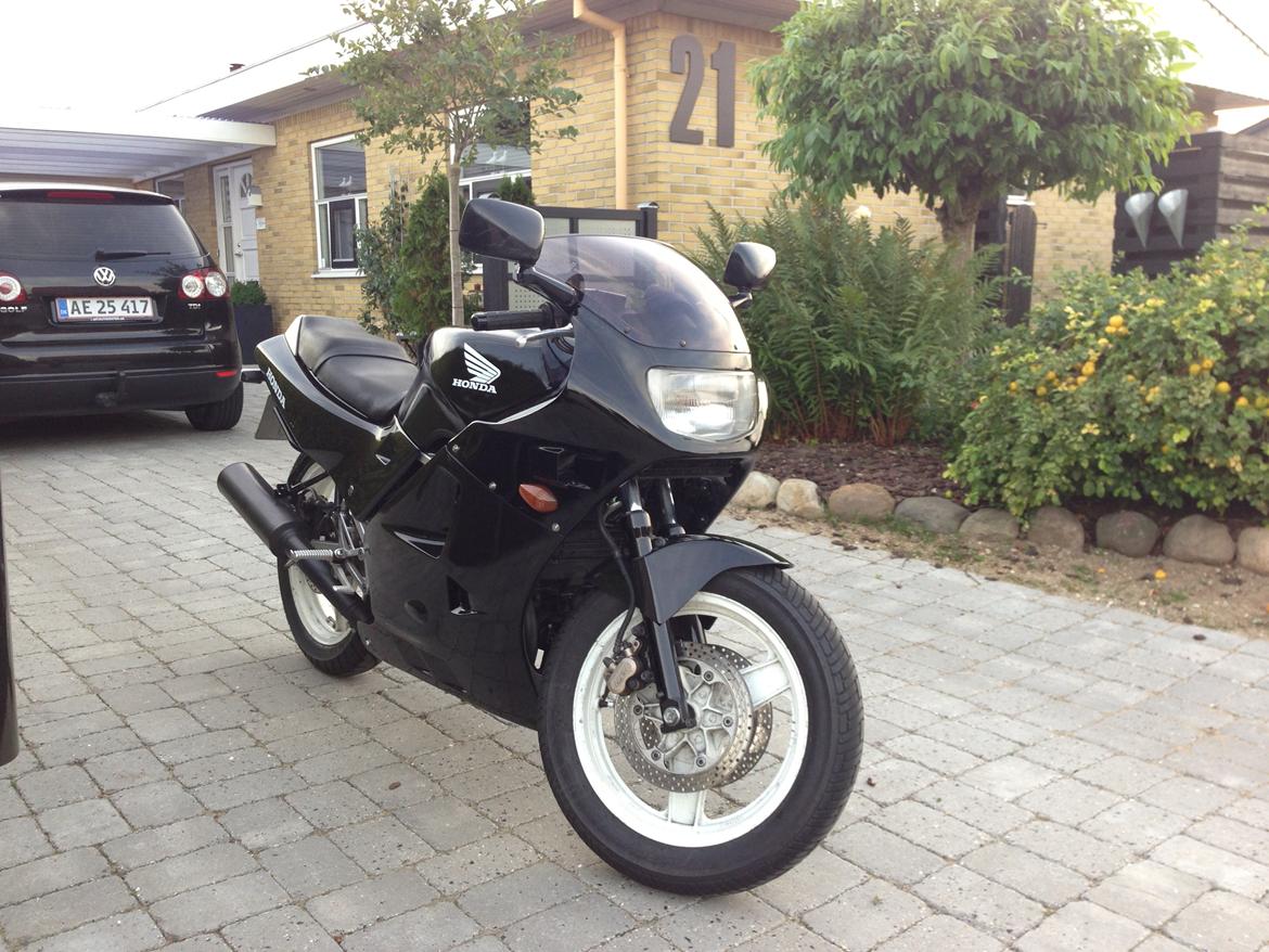Honda VFR 400 NC21 billede 2