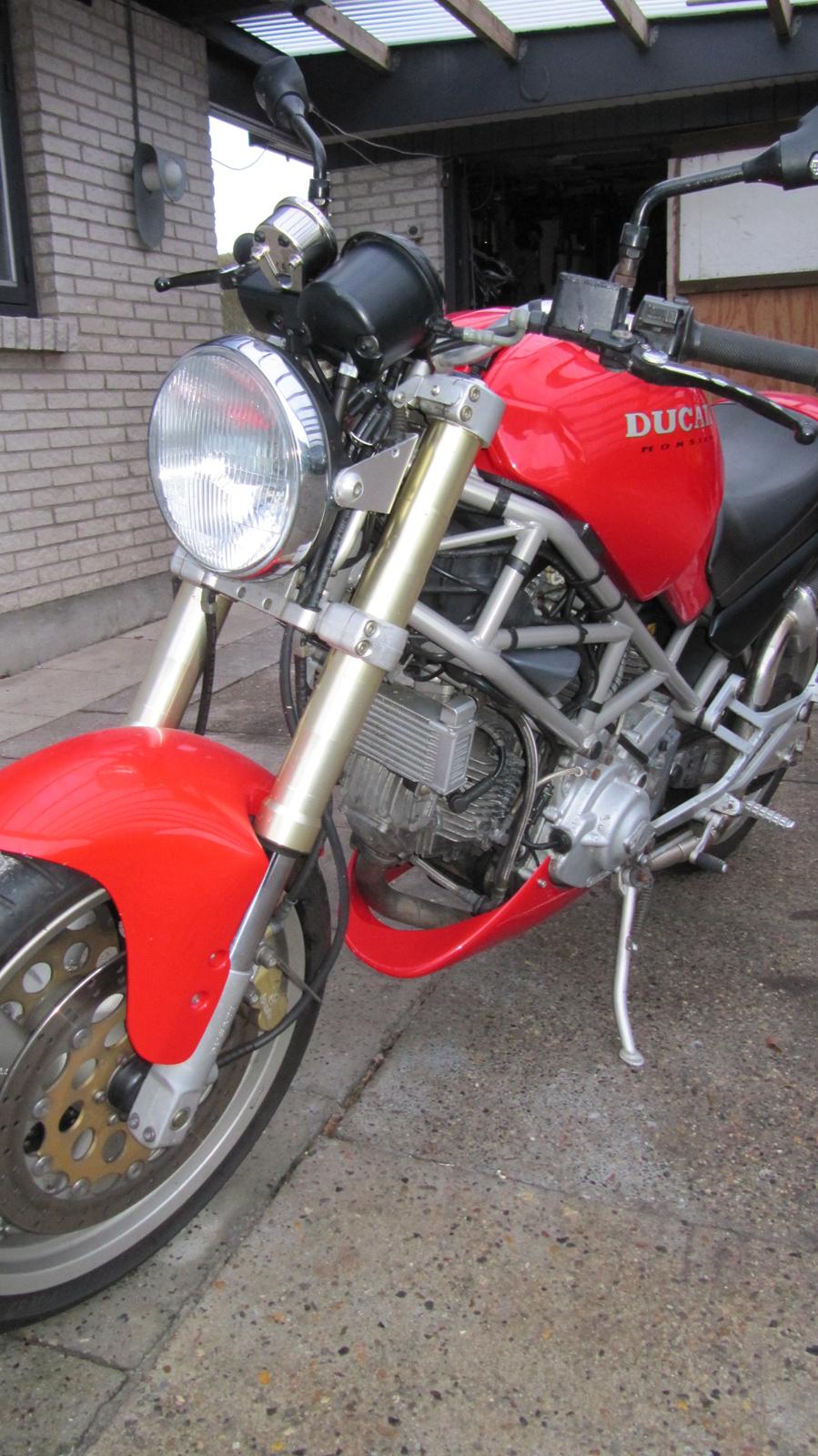Ducati Monster 900 / SOLGT billede 4