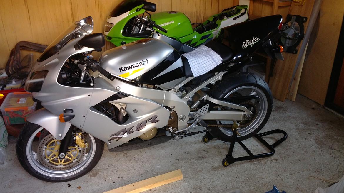 Kawasaki ZX-9R - Helt standard billede 15