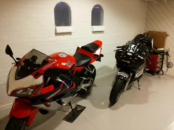 {{currentPhoto.altText}} billede {{currentPhoto.number}}