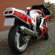 Suzuki GSXR-400 GK 76 A