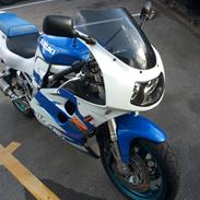 Suzuki Gsx 750 R