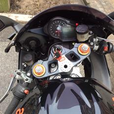 Aprilia Rsv 1000 R