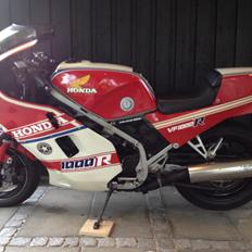Honda VF 1000 R