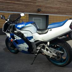 Suzuki Gsx 750 R