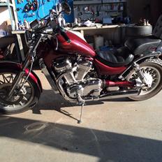 Suzuki Intruder vs 700