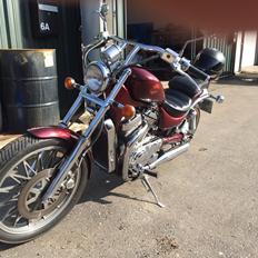 Suzuki Intruder vs 700