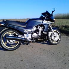 Kawasaki GPz 900R NINJA